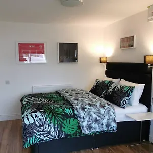 stylish-studio-bungalow-close-to-cardiff-centre.cardiffhotelswales.com/