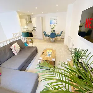  Apartment The Seaside Maisonette. Free Parking/close To Town